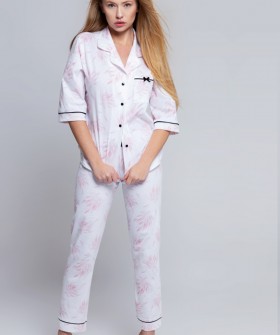 Хлопковая пижама из рубашки на пуговицах и прямых брюк с принтом