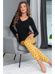 Женская трикотажная пижама: желтые брюки с принтом и черный лонгслив