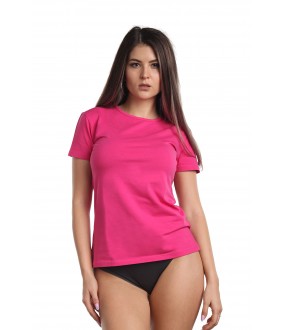 Классическая женская футболка из хлопка малинового цвета