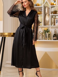 Длинный черный женский атласный халат с кружевным рукавом