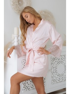 Розовый короткий халат кимоно из шелка с кружевной отделкой на рукавах