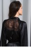 Женский черный запашной халат с кружевной отделкой Mia-amore Mary 7433 - фото 3