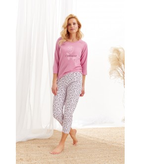 Розовый пижамный комплект с бриджами и кофтой