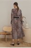 Легкое леопардовое платье с поясом Laete 61698-1 - фото 2