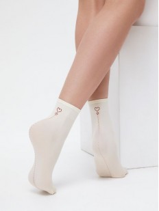 Женские носки из матовой микрофибры 70 DEN с рисунком сердечки