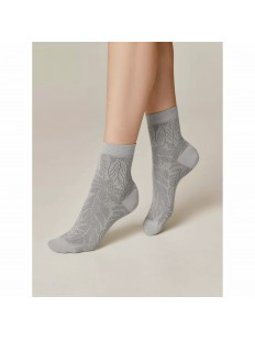 Серые женские носки с растительным принтом