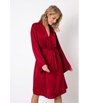 Красный атласный халат кимоно средней длины