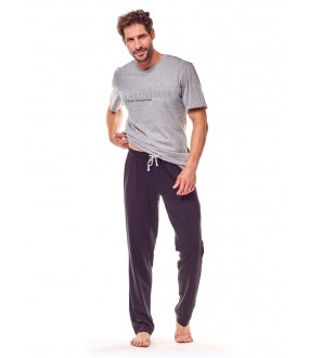 Хлопковая мужская пижама с брюками на завязках и серой футболкой