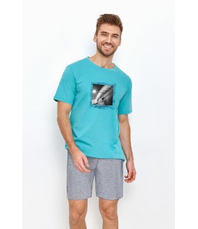 Мужская пижама из хлопка с однотонными шортами и футболкой нагрудным принтом