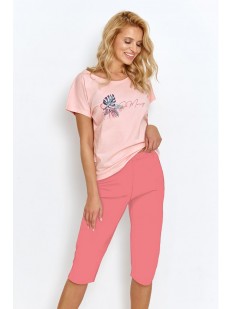 Женская пижама с бриджами и футболкой в розовых тонах 