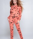 Женская пижама со звездами: брюки и кофта в коралловом цвете