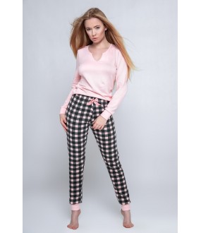 Женский пижамный комплект: розовый лонгслив и клетчатые брюки