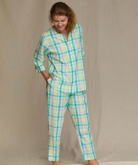 Женская бирюзовая пижама с брюками и рубашкой в клетку