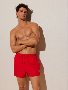 Мужские пляжные шорты красного цвета