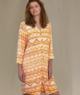Яркое платье рубашка на пуговицах с геометрическим принтом