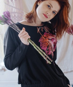 Черный женский комплект для дома: штаны и кофта с цветочным принтом