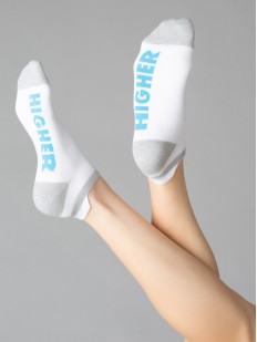 Хлопковые носочки короткие с контрастным дизайном резинки, мыска и пятки