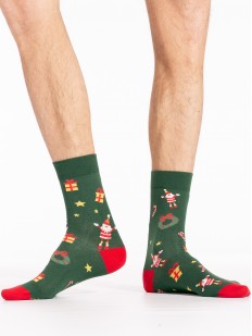 Зеленые новогодние мужские носки с подарками и гномиками