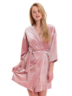 Женский розовый велюровый домашний халат на запахе